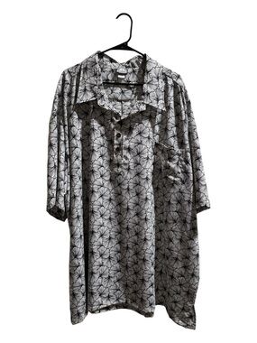 Manuhealii Black & White Floral Button Pullover